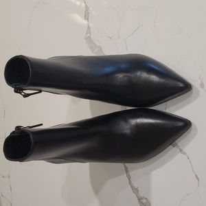 NWOT Stuart Weitzman ankle Boots